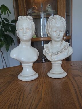 Alexander Backer 10 "Pair of Cream Ceramic Bust Statues - Decorative Sculptures